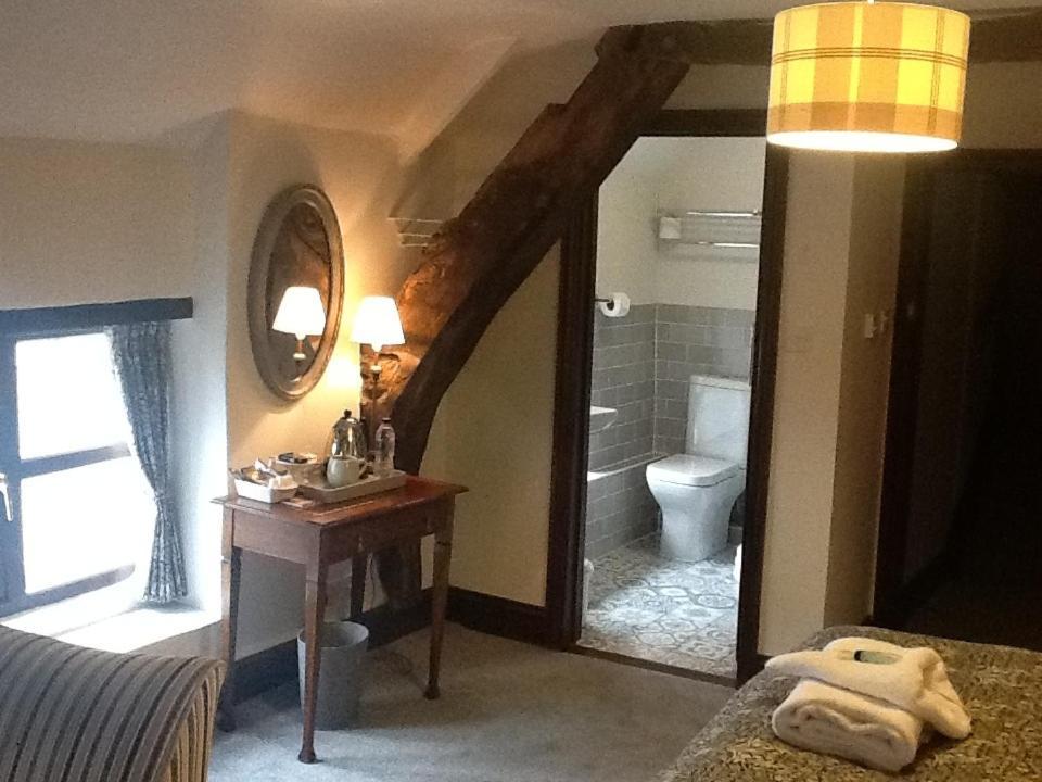 Royal George Hotel Great Easton  Room photo